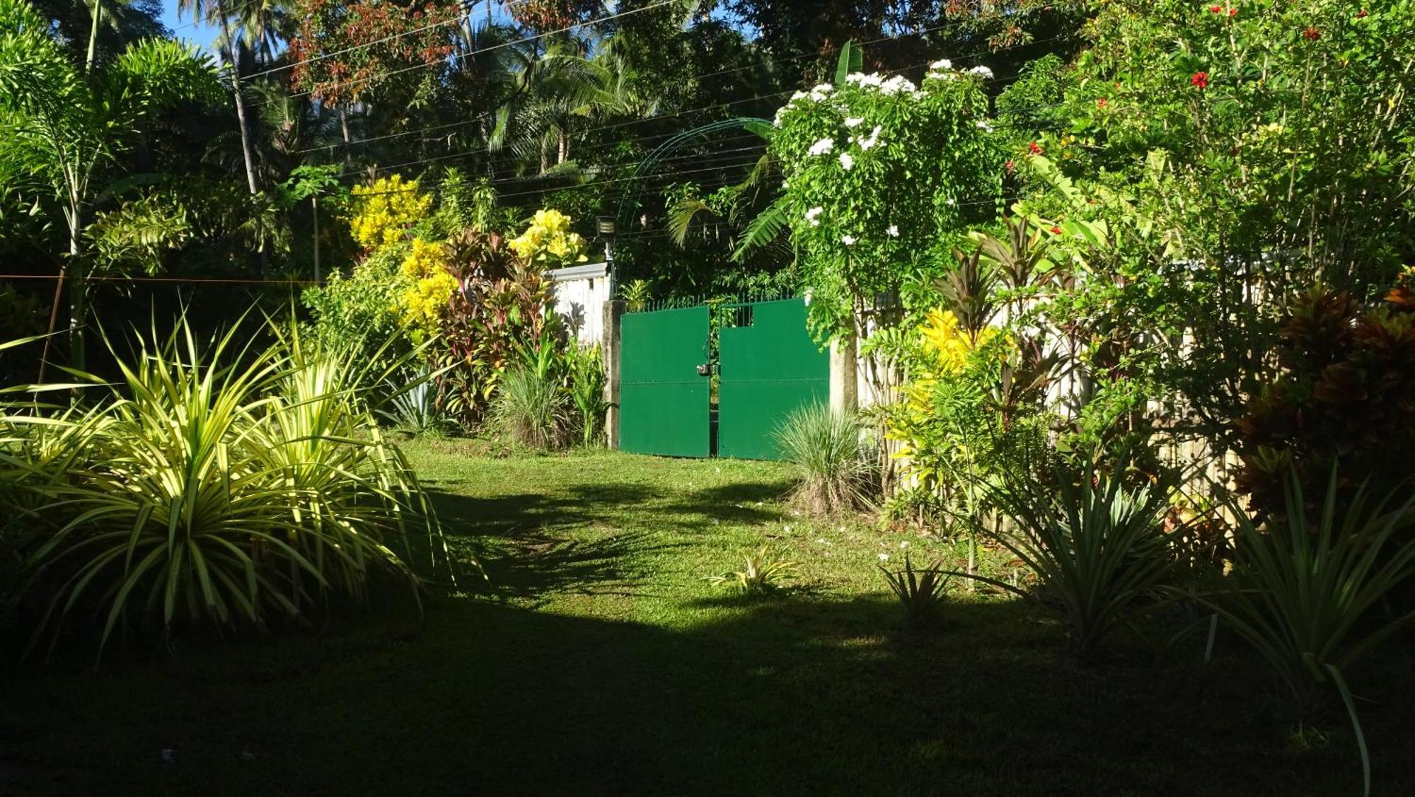 Acacia'S Cottages With Starlink Wifi Mambajao Bagian luar foto